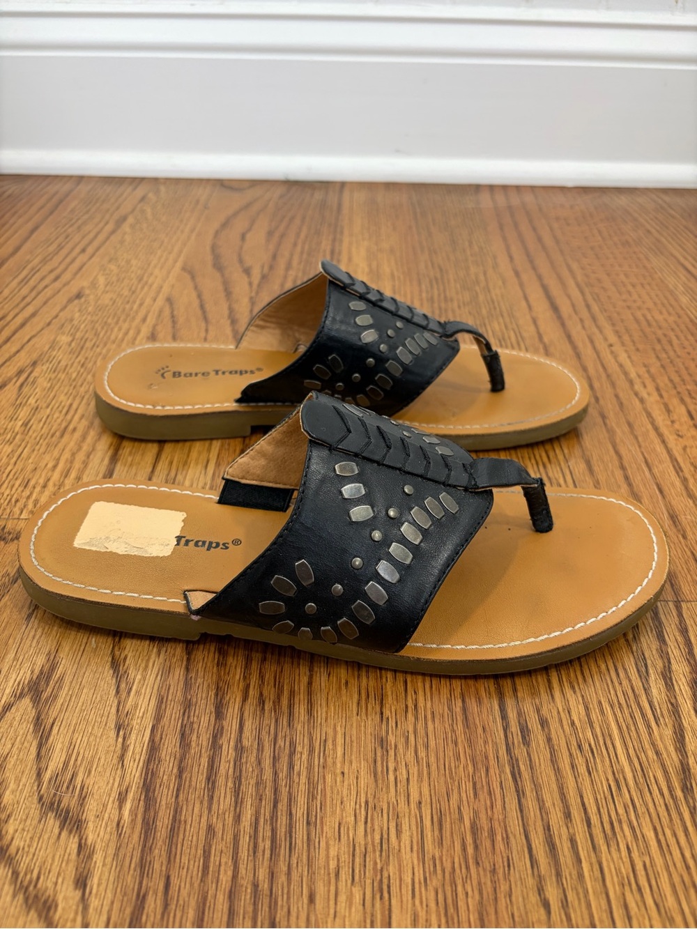 BareTraps Black Leather Cutout Thong Sandals (8)